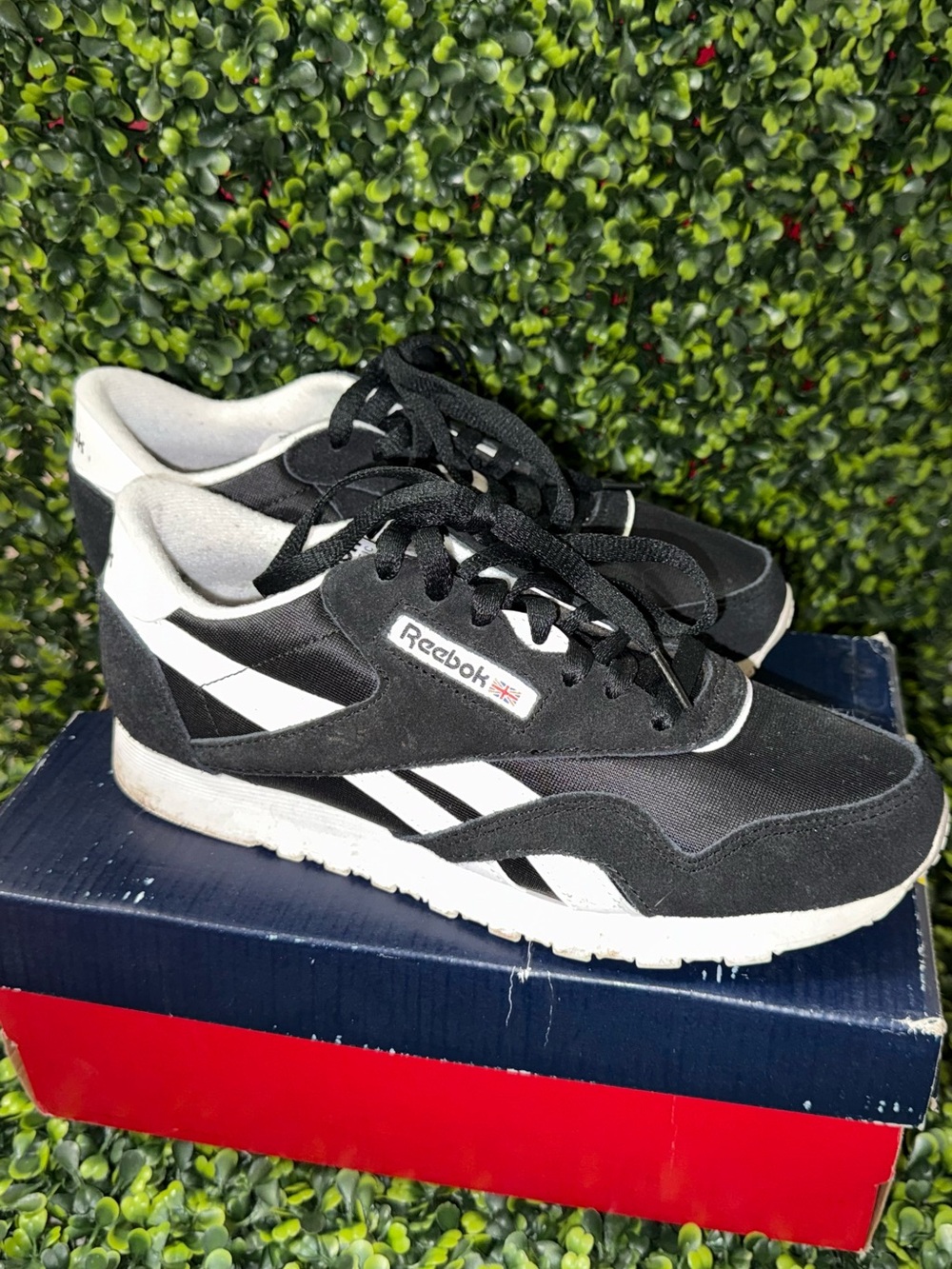 Reebok Women's size 8 Classic Black & White Running Shoes. Worn once. In box